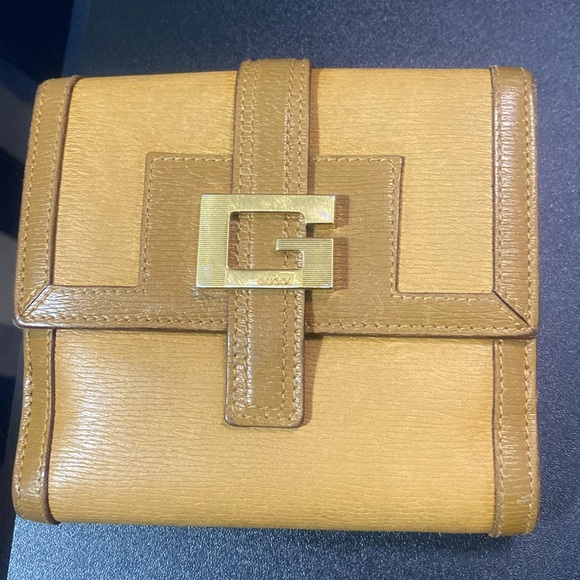 Gucci short Wallet-tan Color - Picture 1 of 9